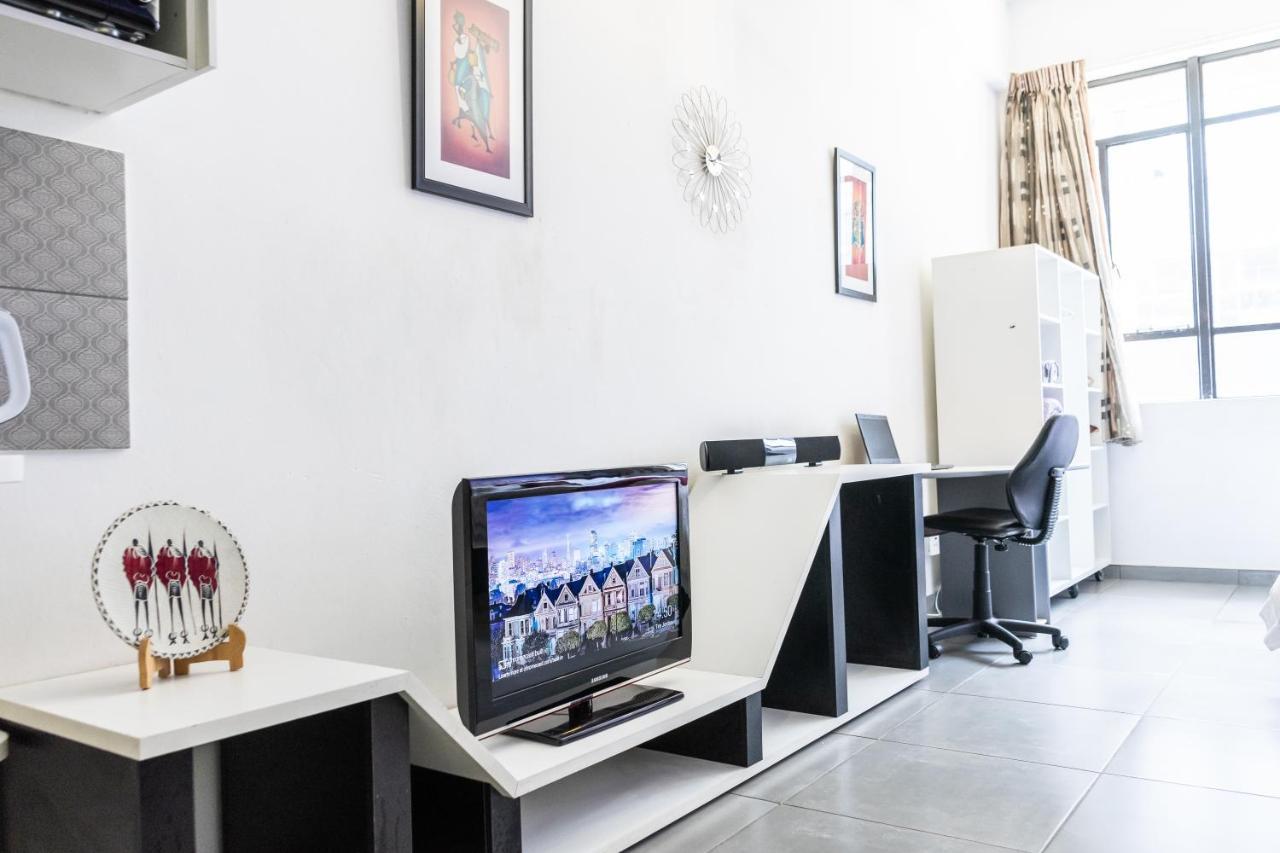 Stunning Maboneng Precinct Studio Apartment At 12 Decades Building Johannesburg Exterior foto