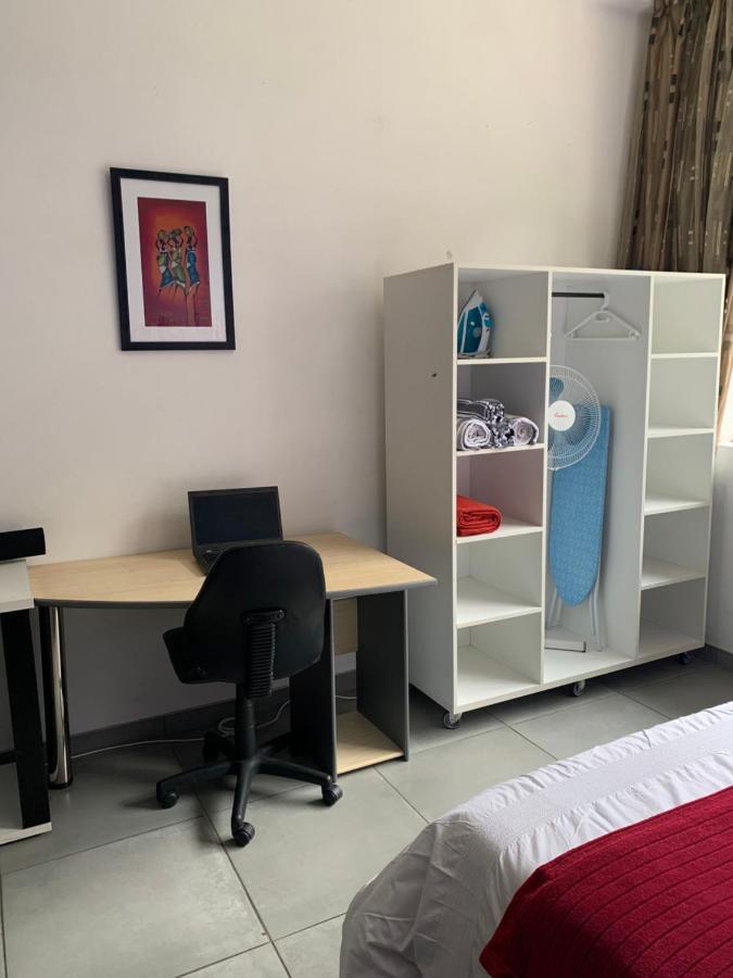 Stunning Maboneng Precinct Studio Apartment At 12 Decades Building Johannesburg Exterior foto